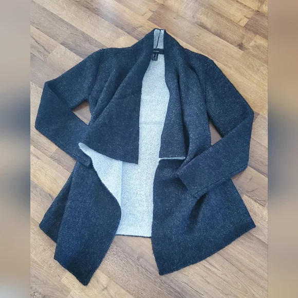 FOREVER 21 Cardigan size Medium EUC - Picture 1 of 5